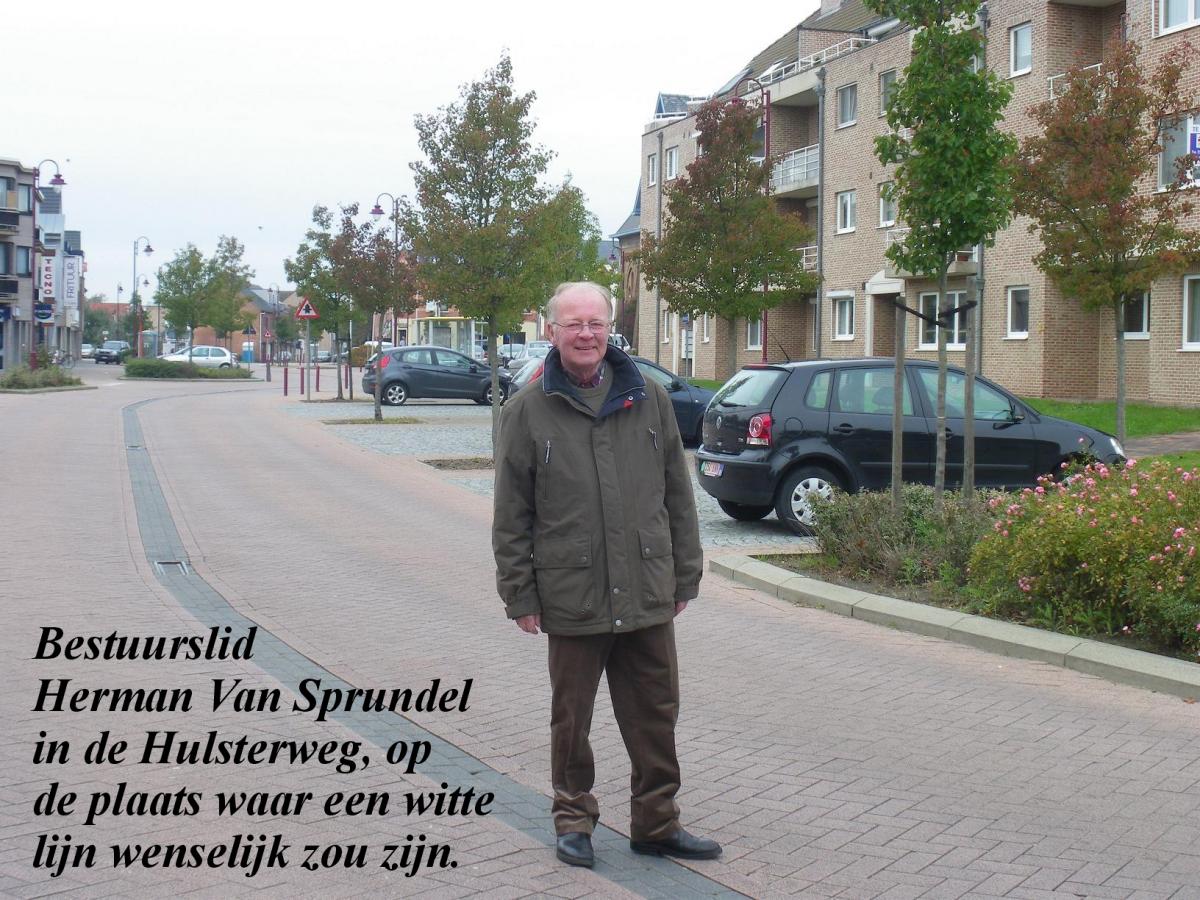 Herman Van Sprundel in de Hulsterweg, op de plaats waar een witte lijn wenselijk zou zijn.